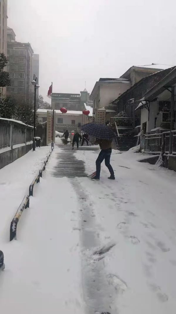 遠(yuǎn)程監(jiān)控,報(bào)警巡邏,清機(jī)加鈔,清分整點(diǎn),憑證寄庫,頭寸箱寄庫,商鋪安保,智能家居
